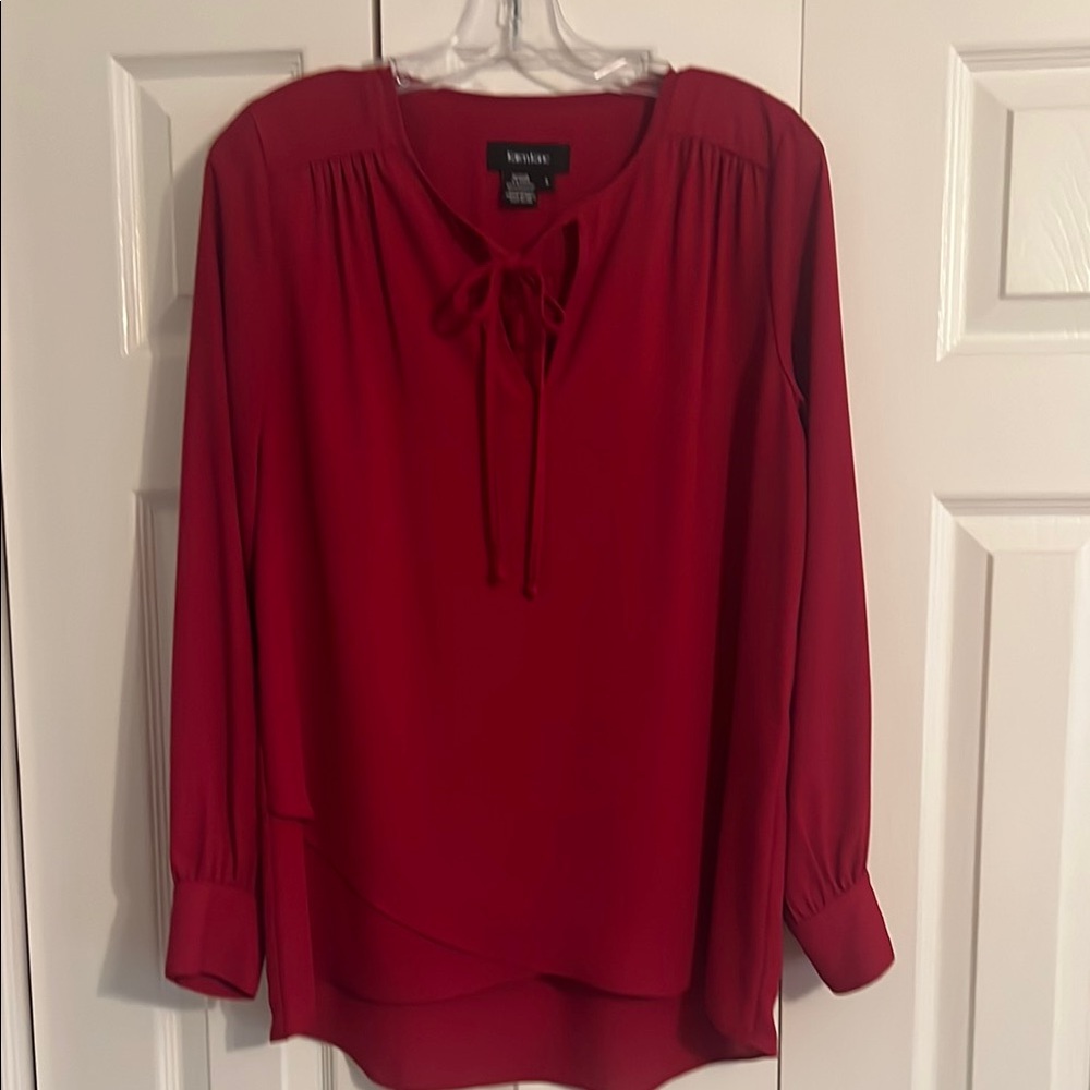 Karen Kane red top with tie detail. Size S